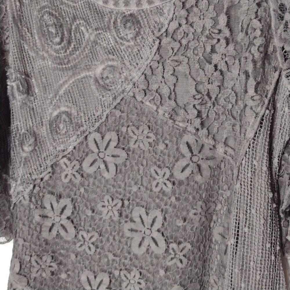 NWT This & That Women's Mixed Media Gray Blouse Size Medium - Picture 3 of 6